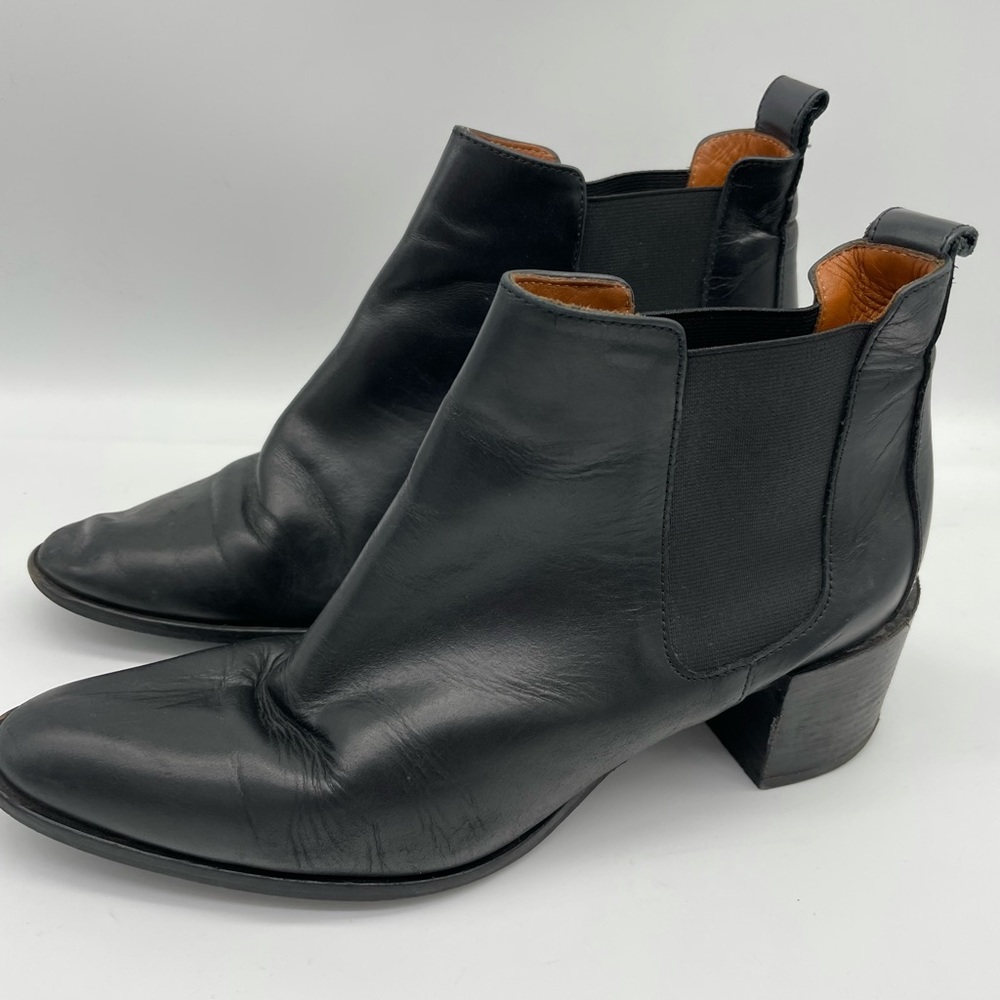 Everlane “The Heel” Chelsea  Boot